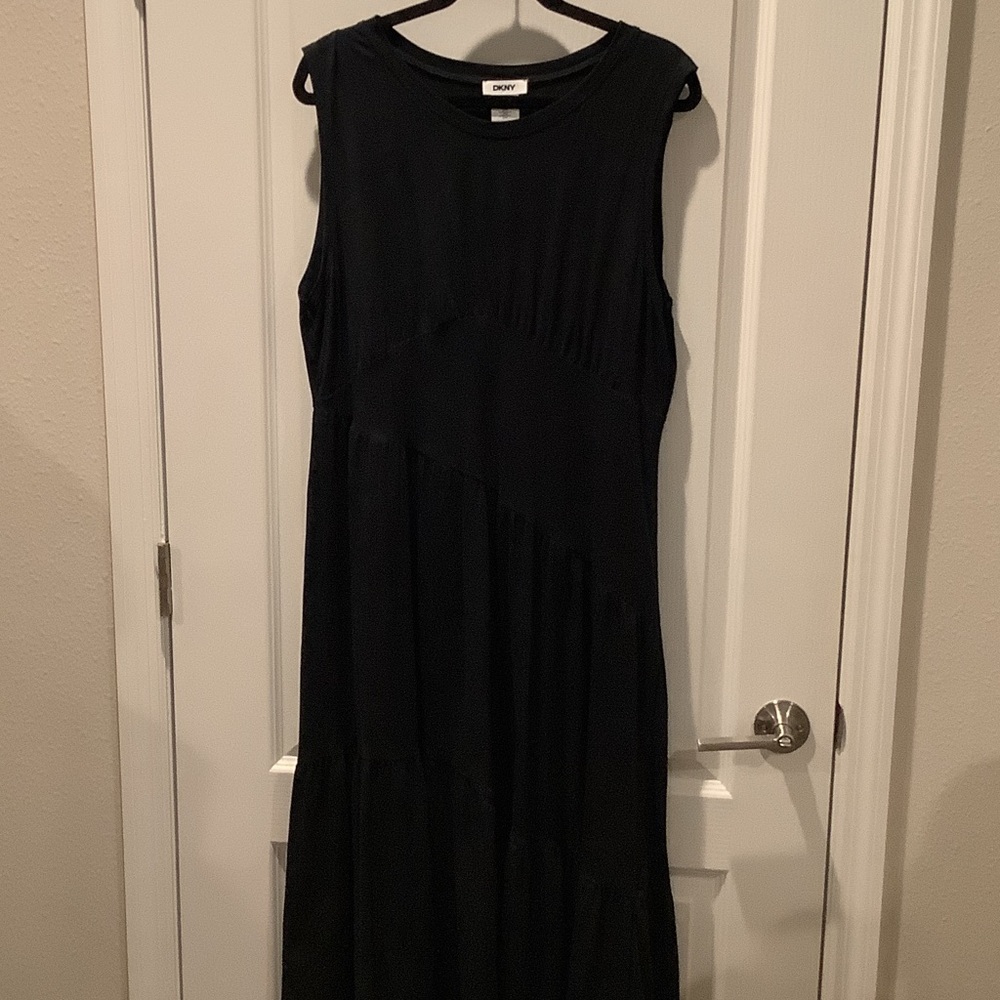 DKNY Black Sleeveless Tiered Midi Dress
